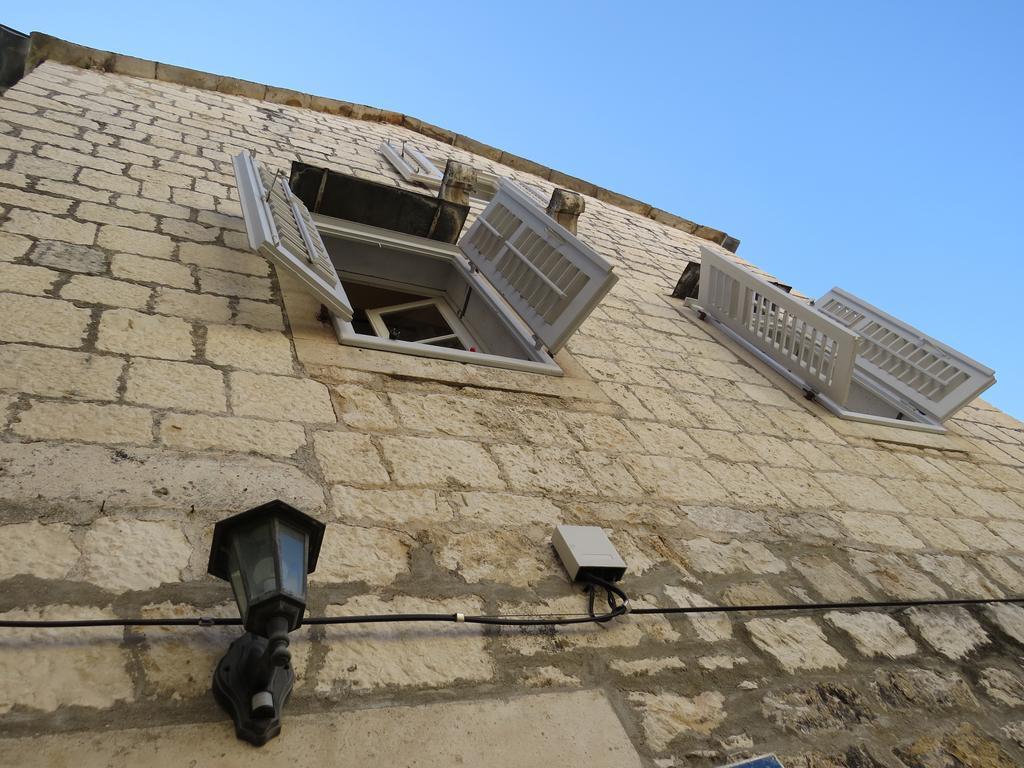 Pinna Hvar *